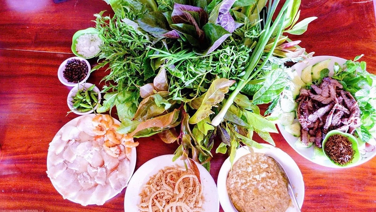 Gỏi lá, món ăn độc đáo, hấp dẫn ở vùng cao Kon Tum