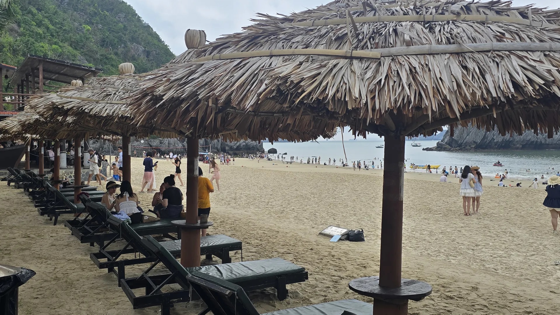Du lịch Cát Bà khởi sắc: doanh thu, lượt khách đều vượt kế hoạch