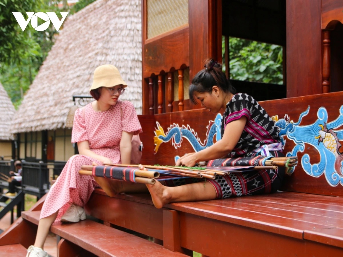 Du lịch cộng đồng mang sức sống mới đến bản làng người Cơ Tu
