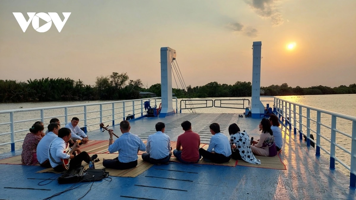 Đờn ca tài tử ''đánh thức'' sông Vàm Cỏ, dẫn lối du khách về Long An