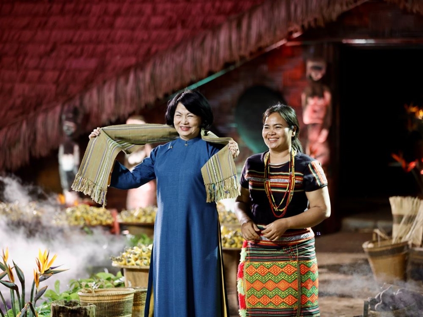 Ngày mới trên sóc Bom Bo