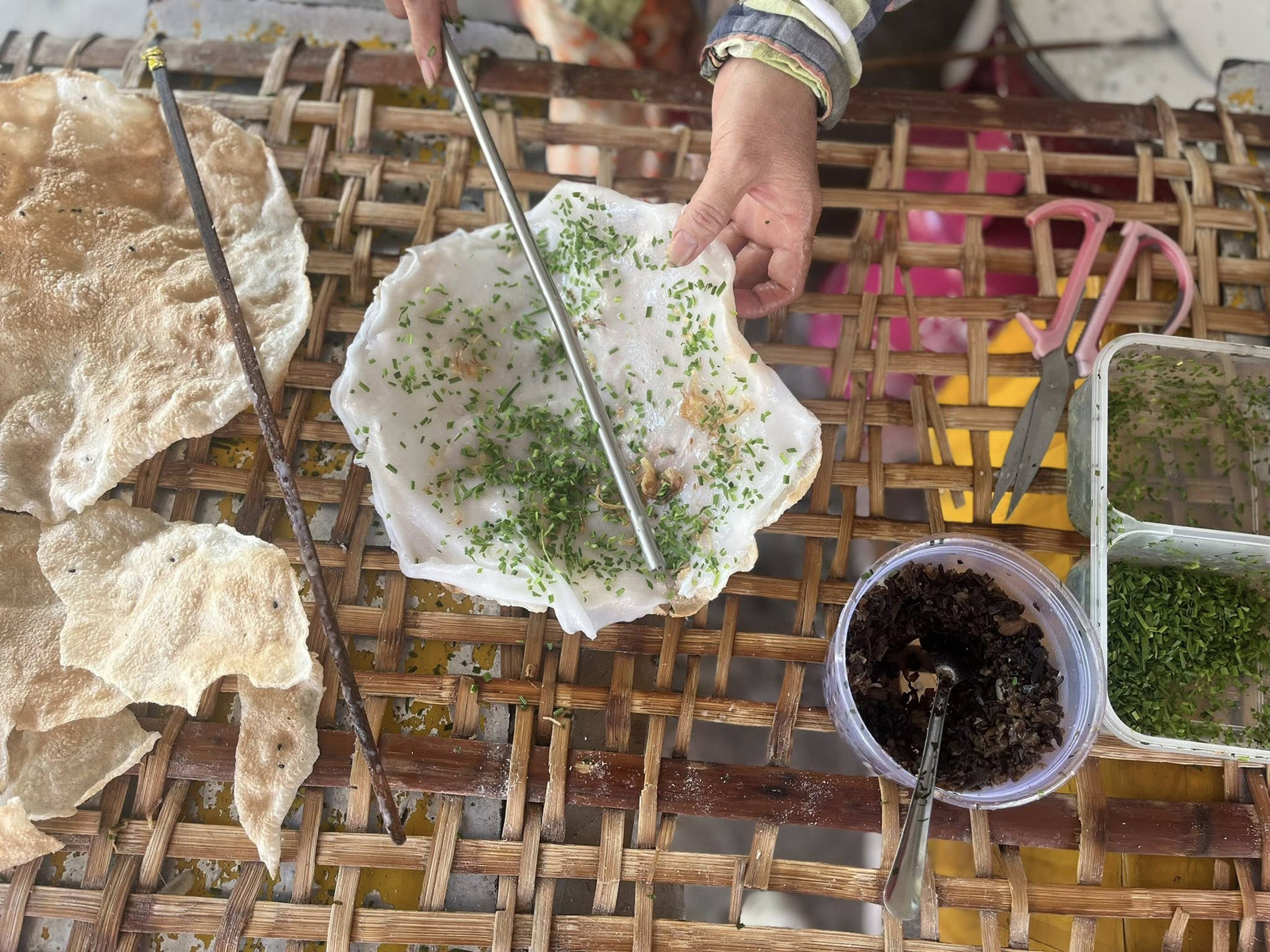 Đặc sản Quảng Ngãi tên lạ, ăn giòn rụm không cần đũa
