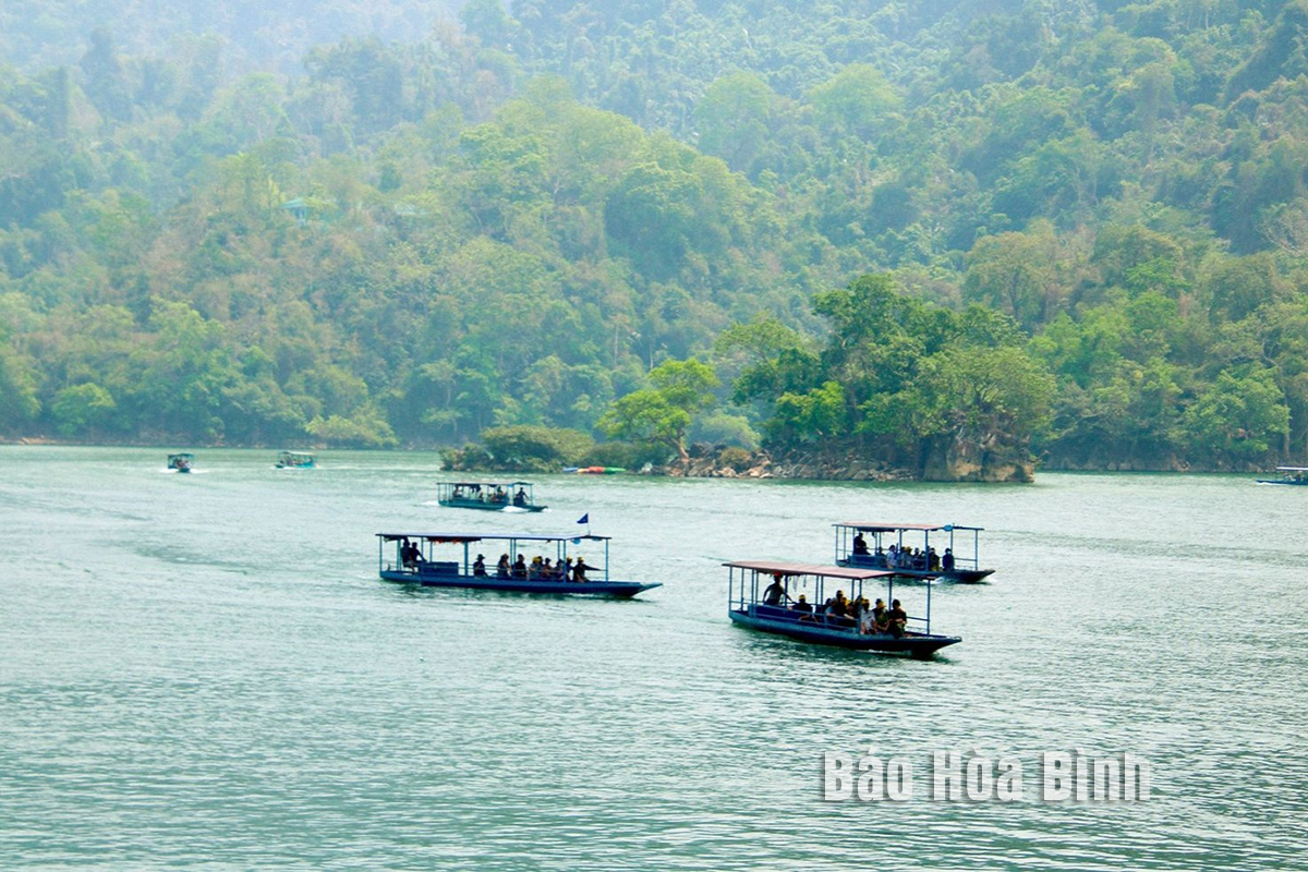 Hồ Ba Bể - vẻ đẹp tiềm ẩn, cảnh sắc nên thơ