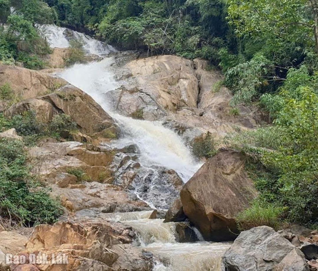 Thác Đắk Sing hoang sơ giữa đại ngàn