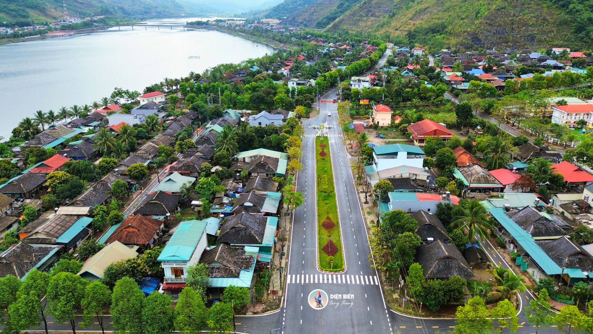 Cung đường đẹp như tranh, được ví von là ''Hội An thu nhỏ'' ở Điện Biên