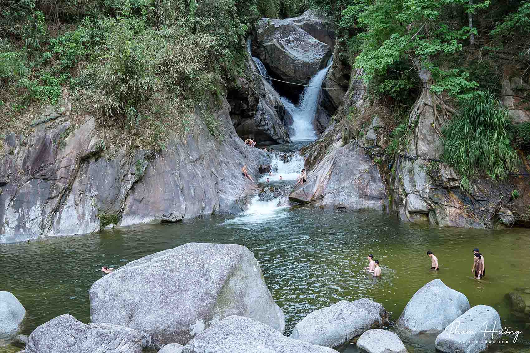 Khám phá thác Số 6 giữa thành phố Hà Giang