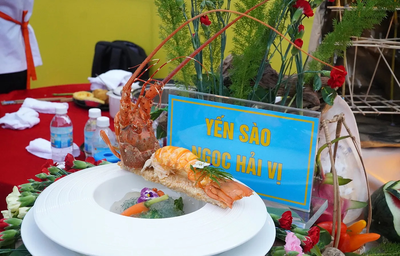 Mãn nhãn với 40 món ăn độc đáo chế biến từ yến sào Khánh Hòa