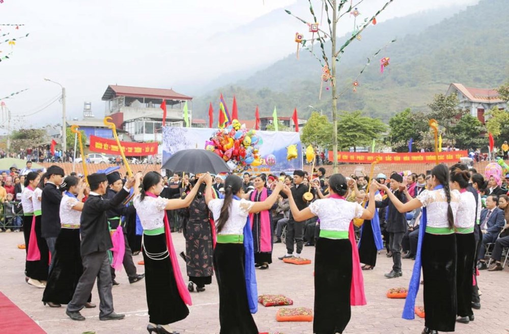 Người Thái trắng ở Mường Lay tích cực gìn giữ bản sắc văn hóa dân tộc