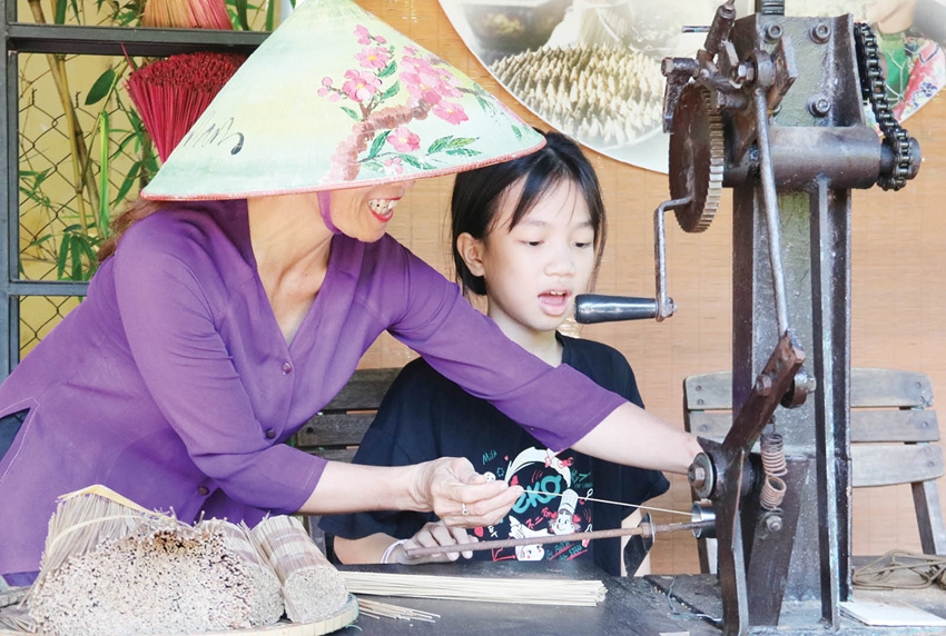 Hãy để những con phố “kể chuyện” du lịch Huế