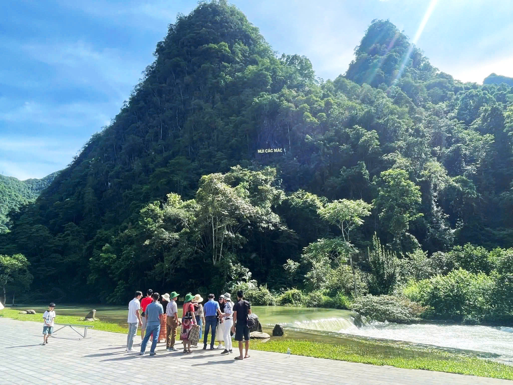 Cao Bằng: Phát huy giá trị các di tích lịch sử - văn hóa, danh lam thắng cảnh
