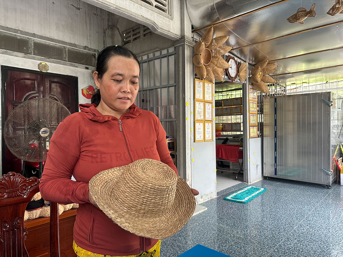 An Giang: Độc đáo nón làm từ bồn bồn
