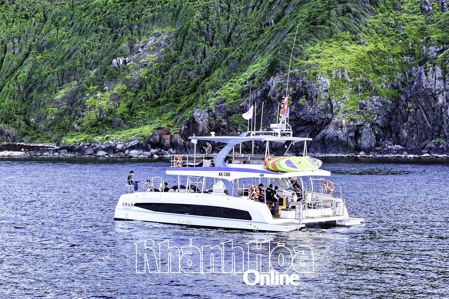 Du lịch biển, đảo Nha Trang (Khánh Hòa): Tinh tế, sang trọng ở tour du thuyền 