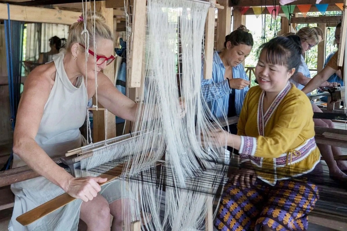 Hành trình hồi sinh nghề dệt thủ công bằng du lịch di sản ở Luang Prabang (Lào)