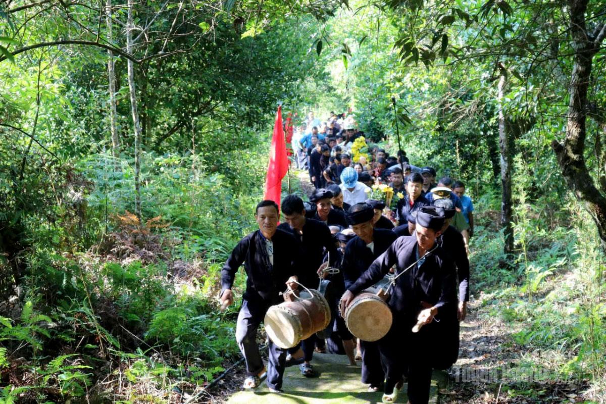 Khu Cù Tê - Dấu ấn thiêng giữa mùa vàng của người La Chí (Tuyên Quang)