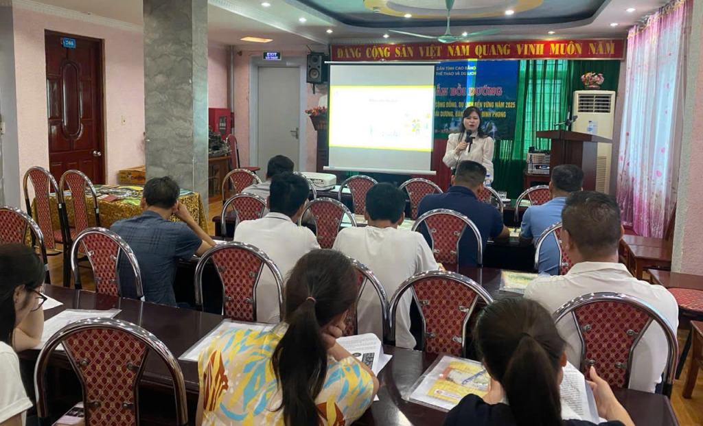 Cao Bằng: Tập huấn kiến thức phát triển du lịch cộng đồng cho 44 cán bộ văn hóa xã