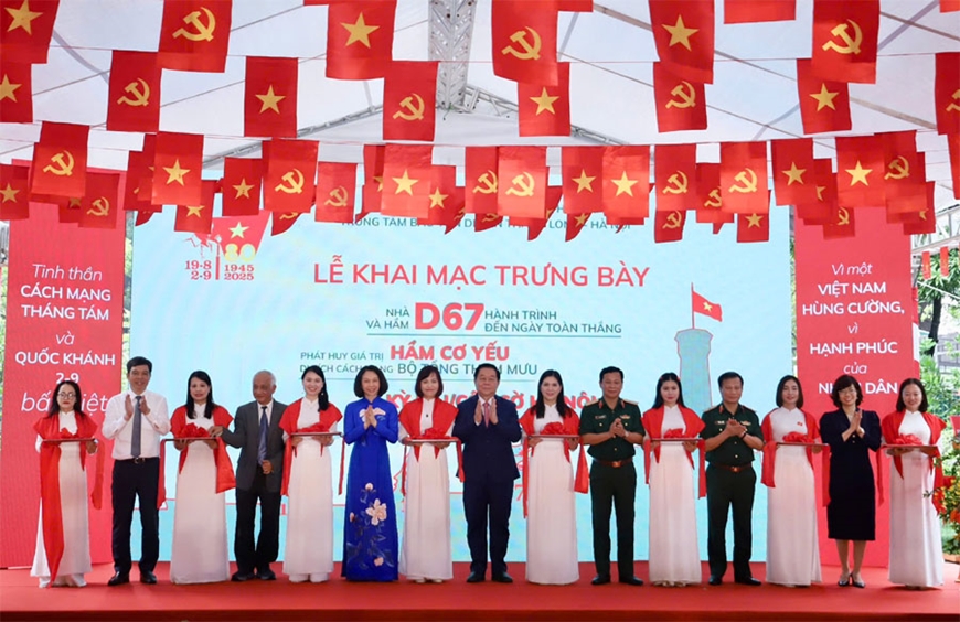 Khai mạc chuỗi hoạt động triển lãm về Nhà và Hầm D67, Cột cờ Hà Nội