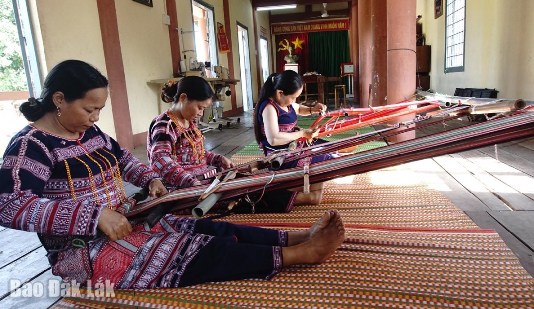 Đắk Lắk: Thổ cẩm Ba Na hồi sinh