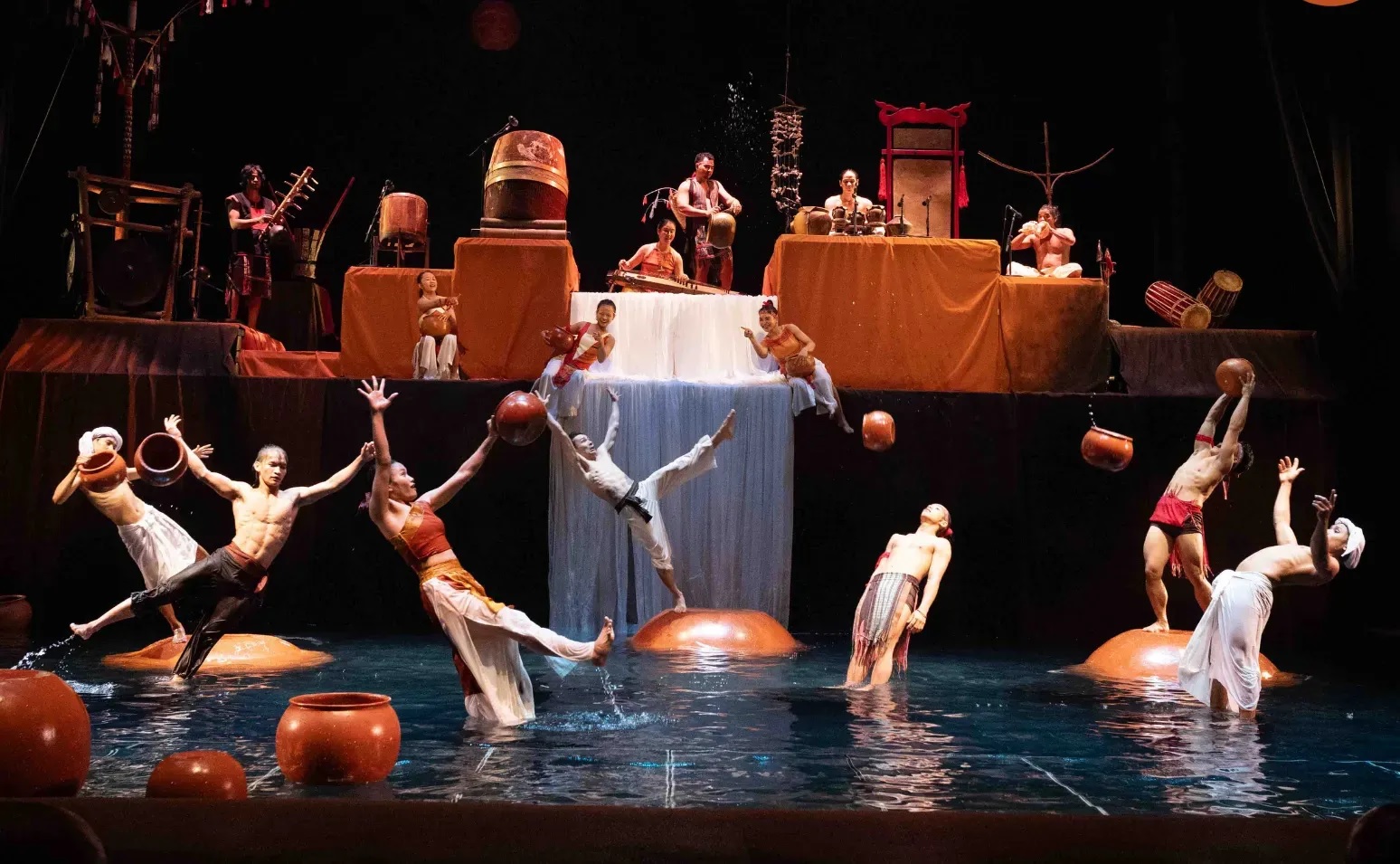 Khánh Hòa có thêm sản phẩm du lịch mới: ''Chum Show - Nụ hôn của nghệ thuật''