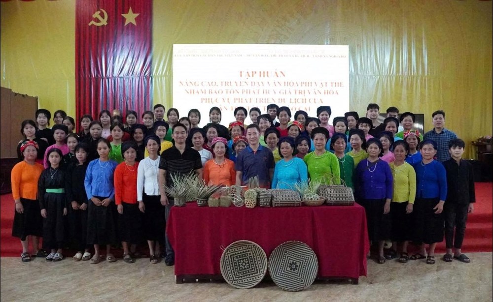 Gắn nghề thủ công truyền thống người Tày và Dao ở Nghĩa Đô với phát triển du lịch