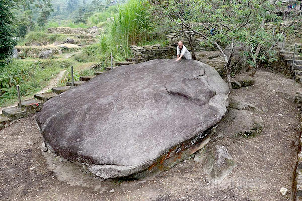 Bãi đá cổ Nấm Dẩn ở Tuyên Quang