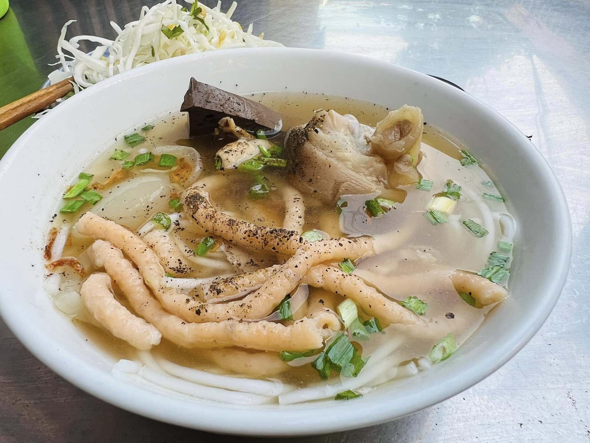 Đặc sản miền Tây tên lạ, có miếng giống đuông dừa khiến khách tò mò