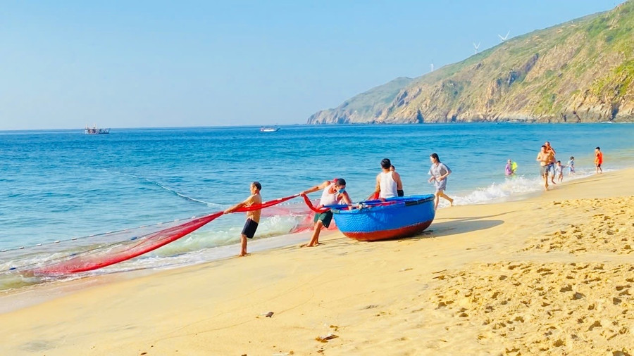 Về Nhơn Lý (Gia Lai) kéo lưới cùng ngư dân