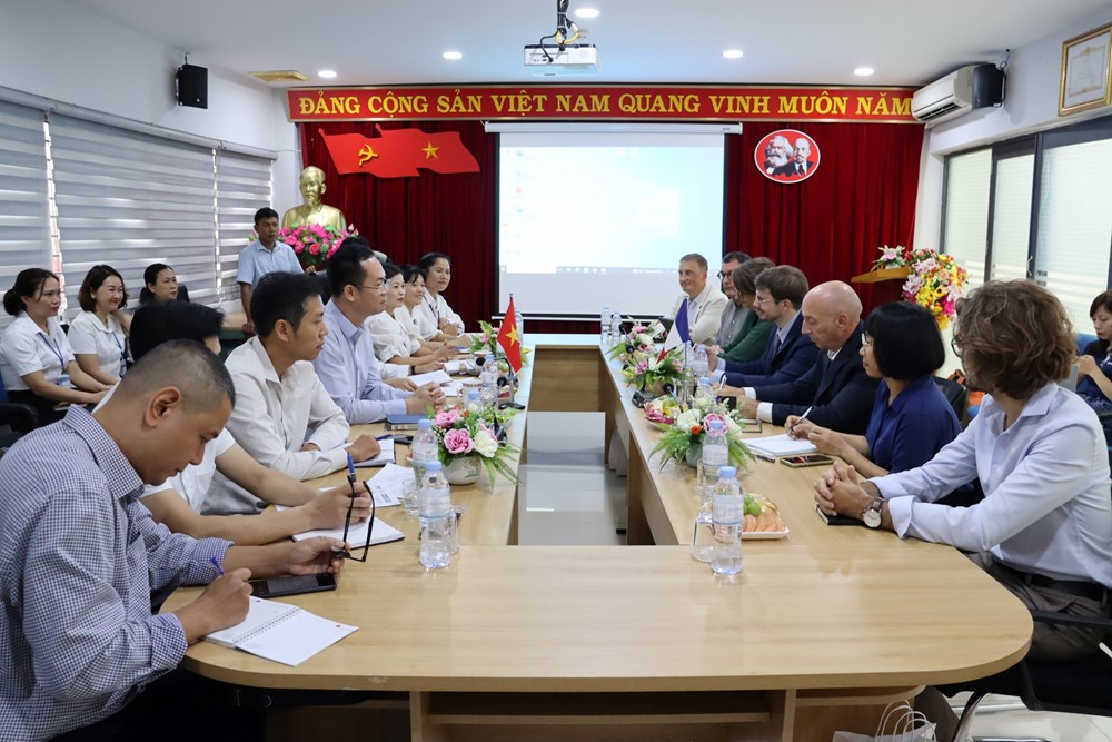 Bảo tàng Chiến thắng Điện Biên Phủ tăng cường hợp tác với Bảo tàng Ký ức chiến tranh Caen (Pháp)