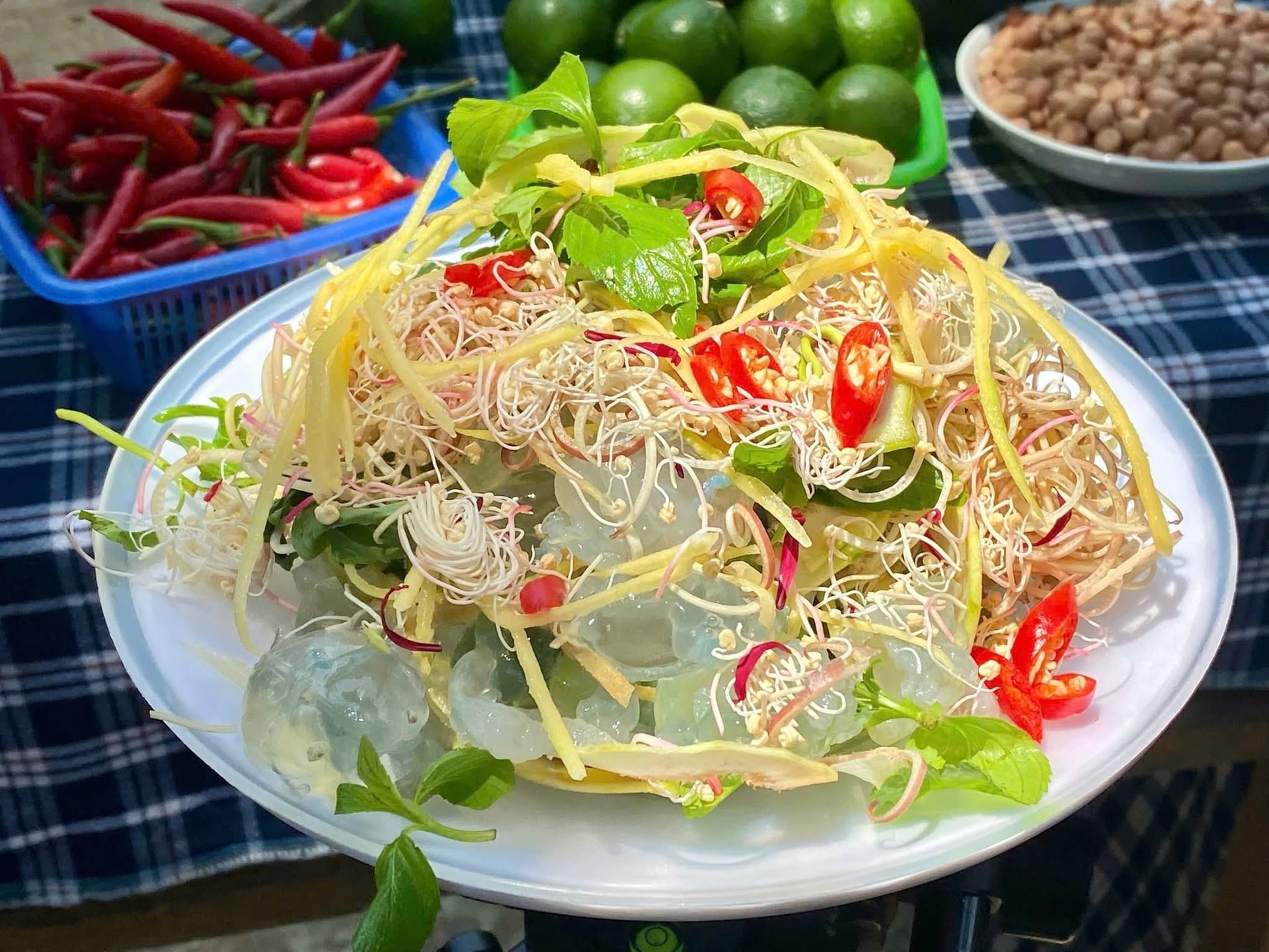Lạ miệng với gỏi hoa
