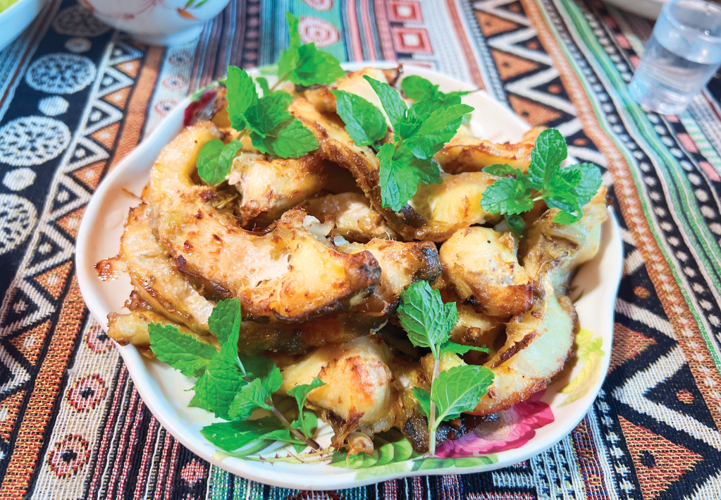 Cá tầm nướng - món ngon nồng hương núi rừng