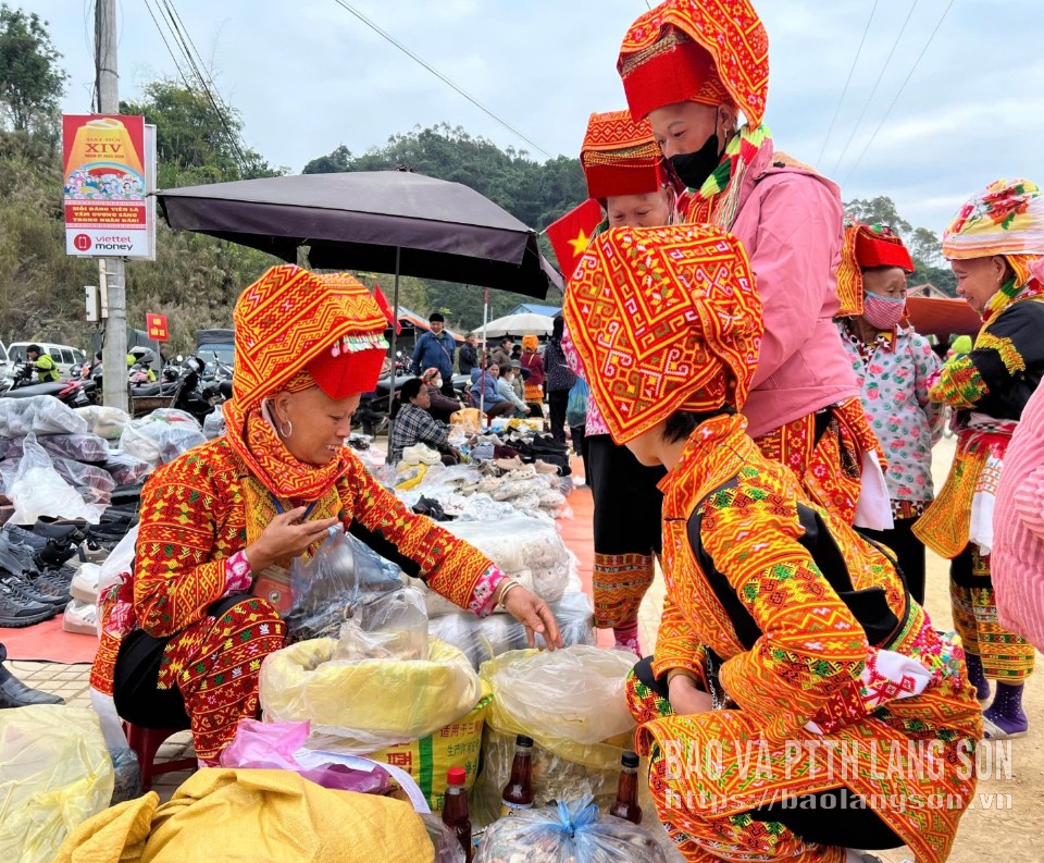 Ba Sơn: Nét đẹp văn hóa chợ phiên