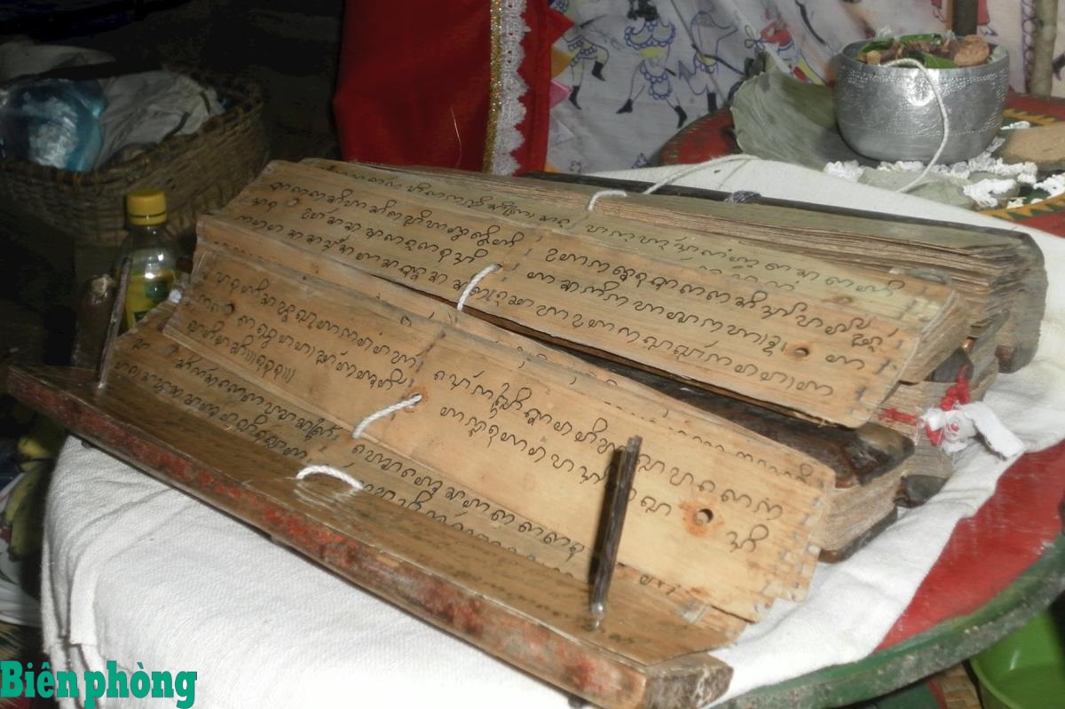 Di sản từ những trang sách viết trên lá rừng của đồng bào Chăm