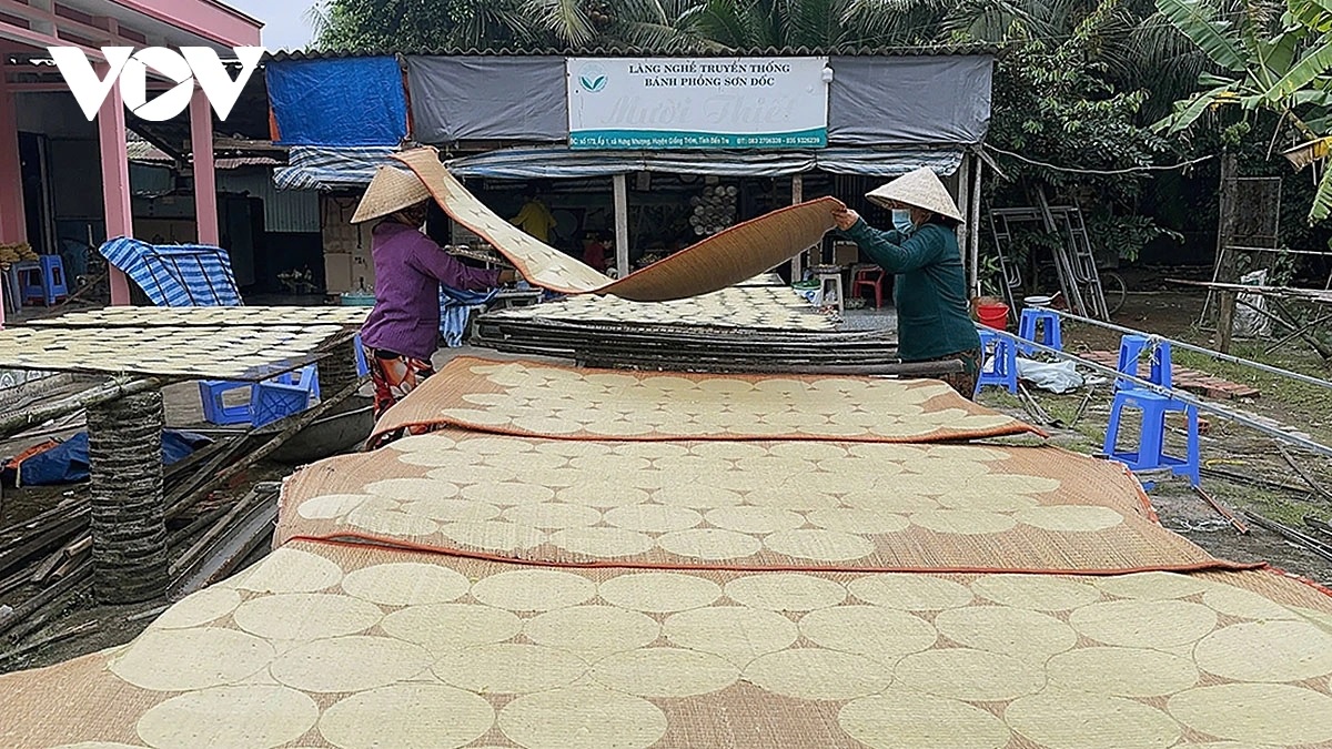 Vĩnh Long: Làng nghề bánh phồng Sơn Đốc hối hả vào xuân