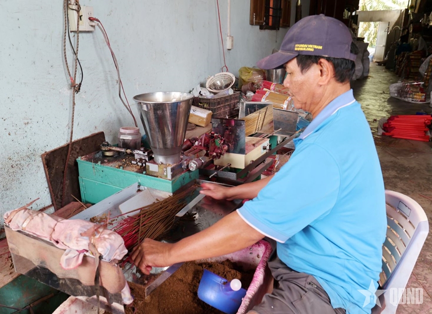 Khánh Hòa: Giữ gìn sắc thắm nhang quê