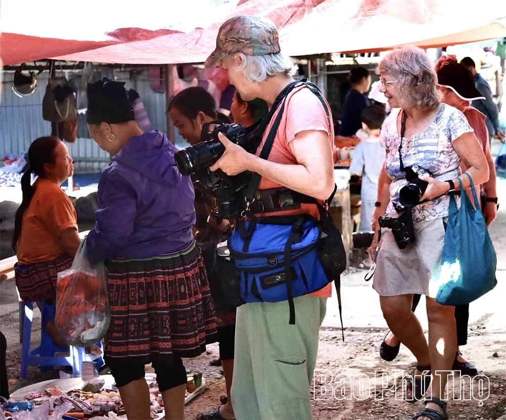 Phú Thọ: Độc đáo không gian văn hóa chợ phiên