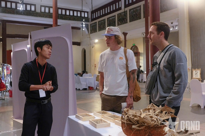 Tâm huyết giữ nghề làm giấy dó truyền thống ở Hà Nội