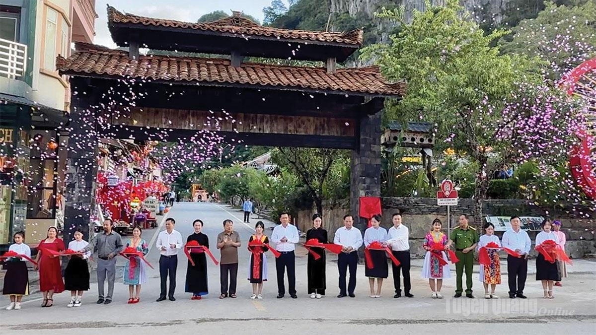 Đồng Văn chuyển mình