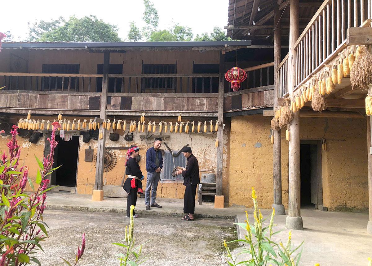 Những ngôi nhà kể chuyện tổ tiên ở Tuyên Quang