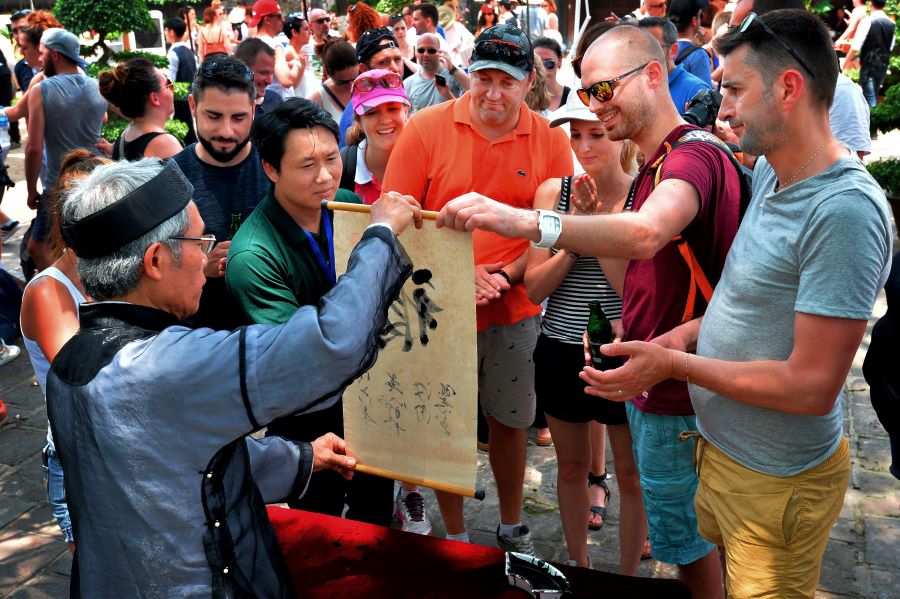 Hà Nội rộn ràng đón Tết Nguyên đán Bính Ngọ 2026