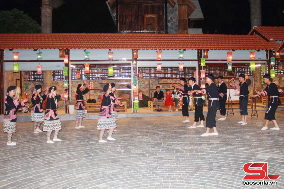 Văn nghệ quần chúng - cầu nối phát triển du lịch ở Sơn La