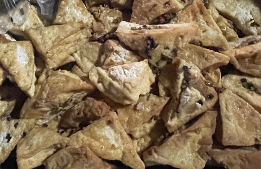 Đậu phụ chua lá rừng - vị quê mộc mạc của người Dao Thông Nông