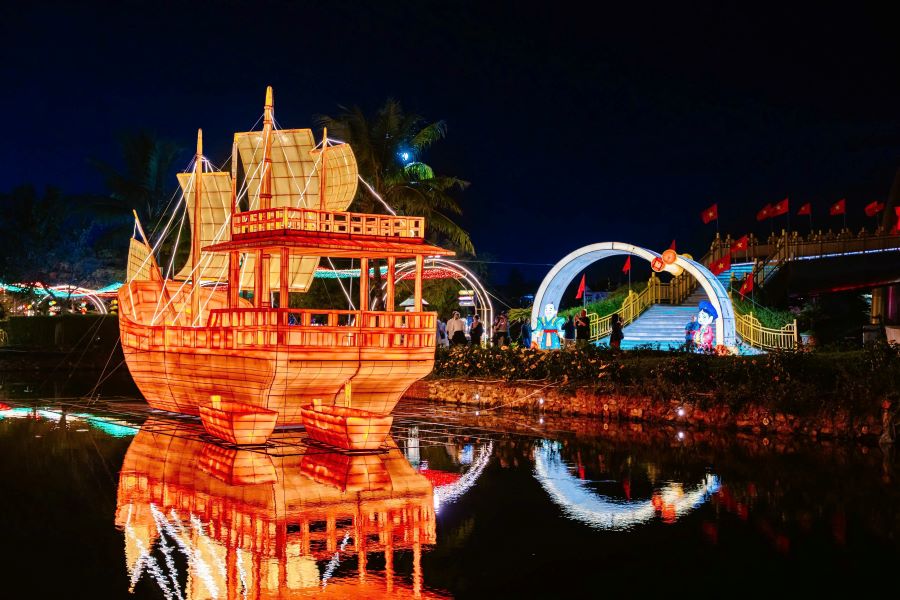 Mãn nhãn màn trình diễn drone đèn lồng Rồng - Phượng tại đêm khai mạc Lễ hội Ánh sáng & Di sản 2026