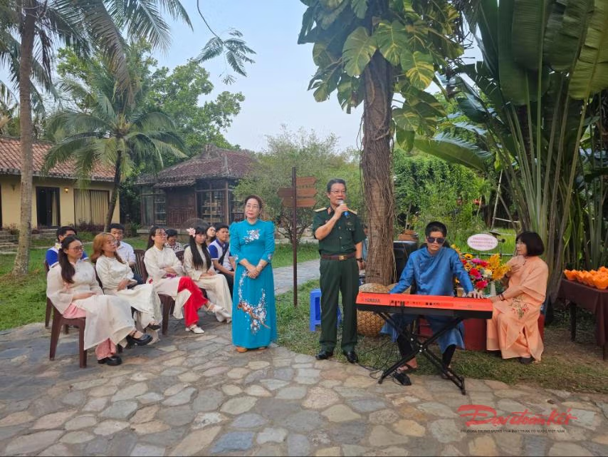 TP Hồ Chí Minh: Thả hoa đăng tưởng niệm 65 năm thảm họa chất độc da cam