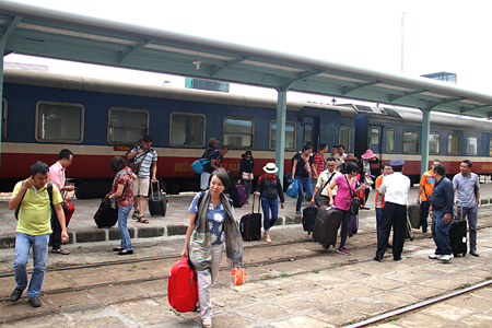 Đoàn doanh nghiệp, báo chí Tp. Hồ Chí Minh khảo sát, tìm hiểu về hoạt động du lịch tại Nha Trang