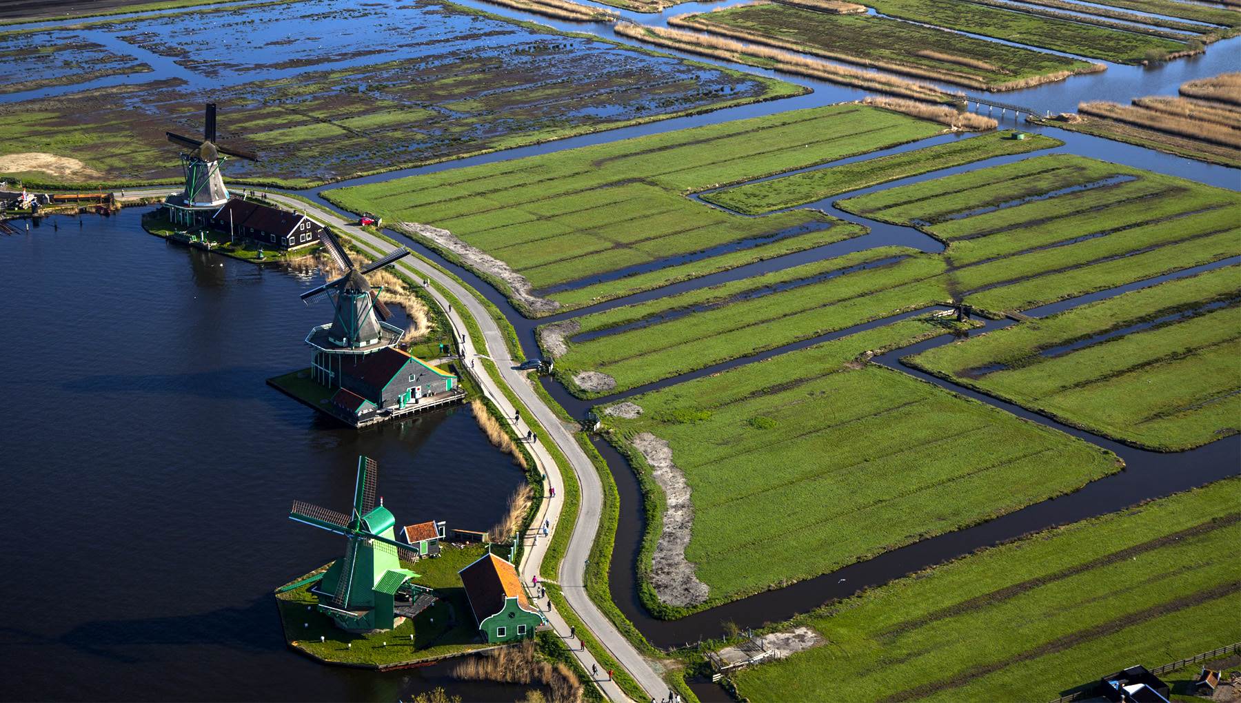 Khám phá ngôi làng cối xay gió nổi tiếng nhất Hà Lan - Zaanse Schans Village