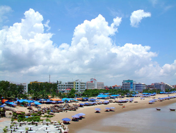 Sầm Sơn (Thanh Hóa) đón hơn 1,5 triệu lượt khách trong 7 tháng năm 2010