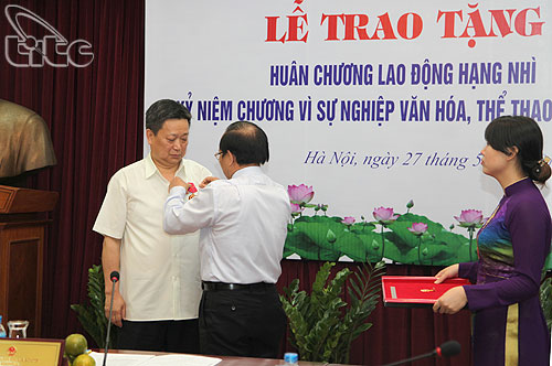 Trao tặng Huân chương Lao động hạng Nhì cho Thứ trưởng Bộ VHTTDL Hồ Anh Tuấn