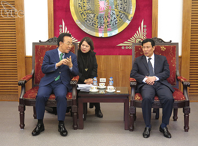 Bộ trưởng Nguyễn Ngọc Thiện tiếp Tỉnh trưởng tỉnh Gyeongsangbuk-do (Hàn Quốc)