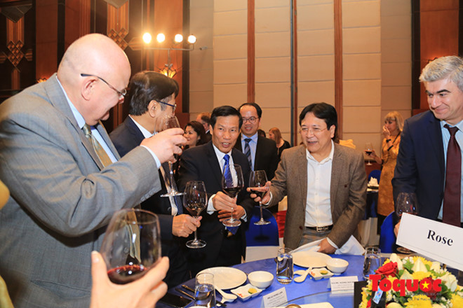 Bộ trưởng Nguyễn Ngọc Thiện gặp mặt các Đại sứ, Trưởng Đại diện tổ chức quốc tế tại Việt Nam