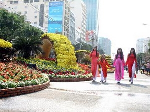 Thành phố Hồ Chí Minh khai mạc đường hoa Nguyễn Huệ