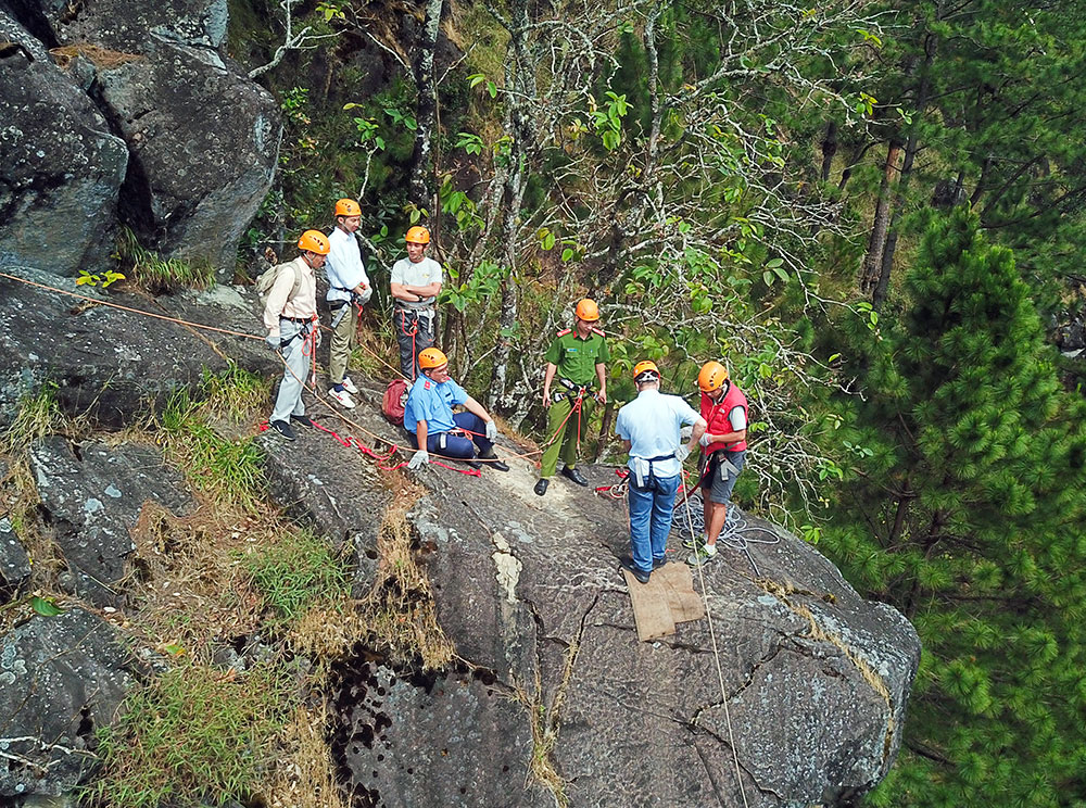 Thẩm định hoạt động du lịch mạo hiểm “Leo vách đá” ở KDL Lang Biang